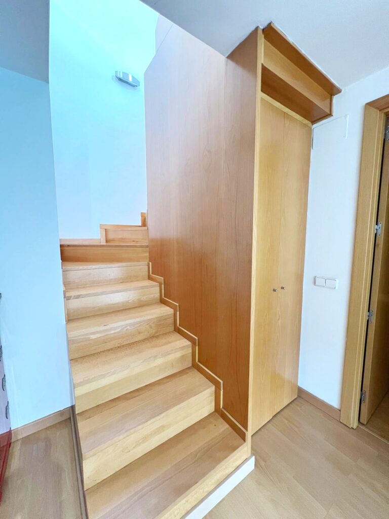 FOTO ESCALA MES LLUM